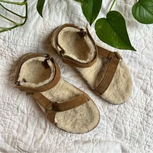 Teva Hurricane Shearling Sandals in Pecan